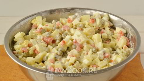 салат овощной с яблоком