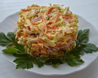 Салат пикантный с ветчиной