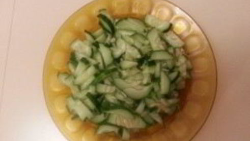 салат подарок с копченой курицей