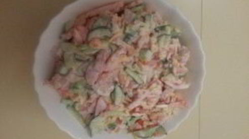 салат подарок с копченой курицей