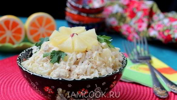 Рецепт Салат с ананасом, куриной грудкой и сельдереем