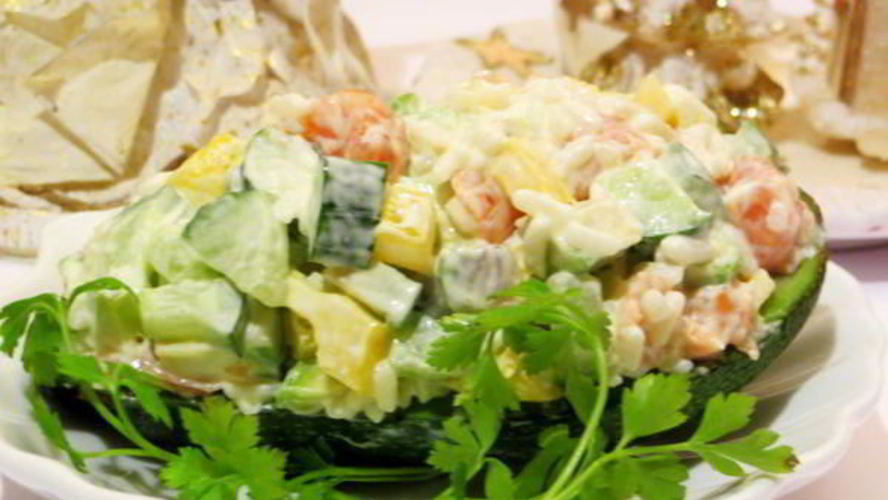 Рецепт салата с авокадо и форелью