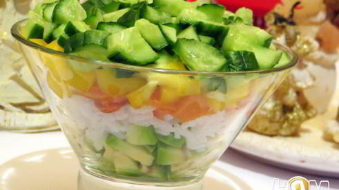 салат с авокадо и форелью