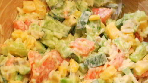 салат с авокадо и форелью