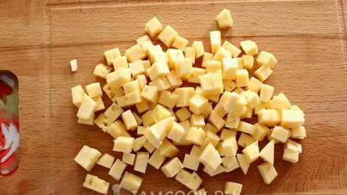 салат с гранатом, курицей и сыром