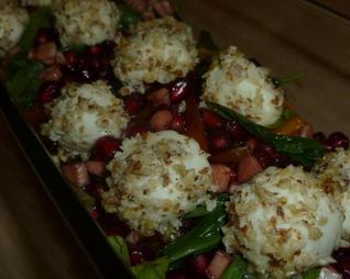 Салат с хурмой, моцареллой и гранатом