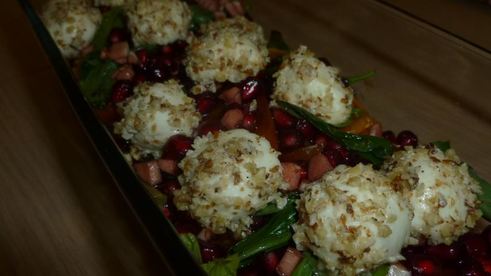 салат с хурмой, моцареллой и гранатом