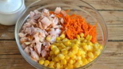 салат с корейской морковкой и копченой курицей