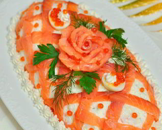 Салат с красной рыбой и яблоком Принцесса