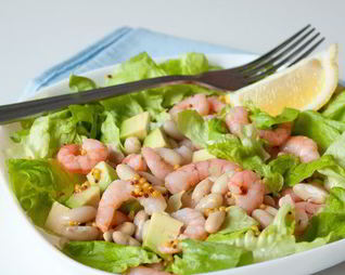 Салат с креветками и белой фасолью