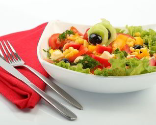 Салат с кукурузой, сыром, помидорами