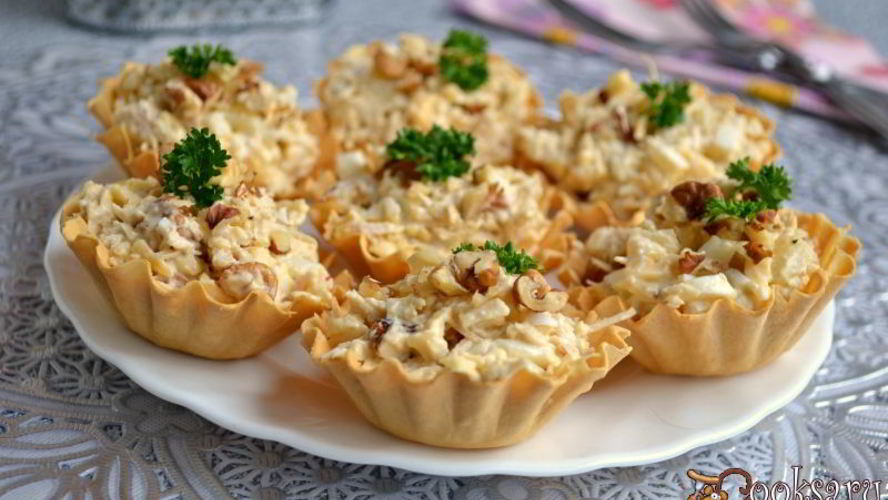 Рецепт салат с курицей и ананасом в тарталетках