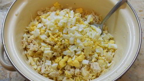 салат с курицей и ананасом в тарталетках