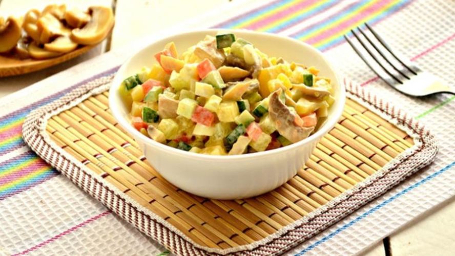 Рецепт салат с маринованными шампиньонами и свежими огурцами