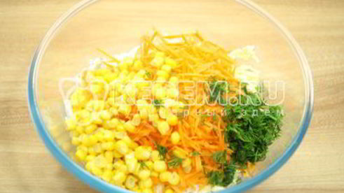 салат с пекинской капустой и кукурузой