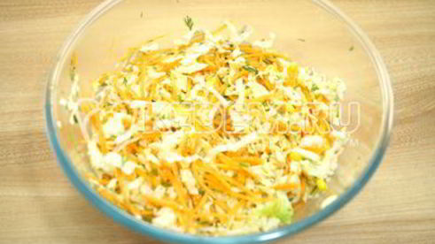 салат с пекинской капустой и кукурузой