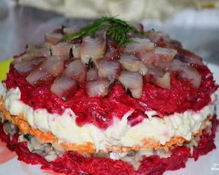 Салат с селедкой и грибами