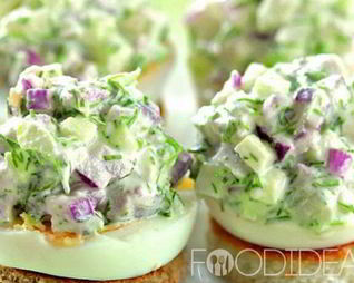 Салат с селедкой и яблоком