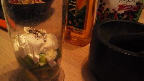 салат с соусом из авокадо