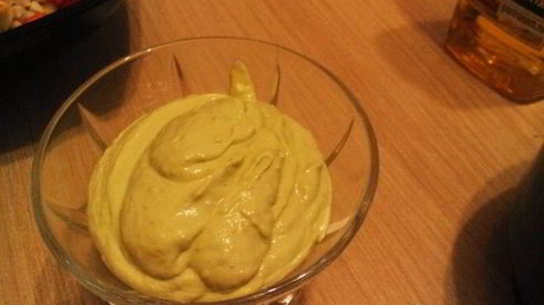 салат с соусом из авокадо