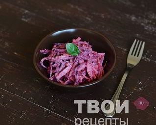 Салат с сырой свеклой и морковью