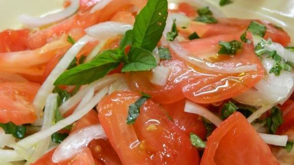 Рецепт Салат с томатами и мятой