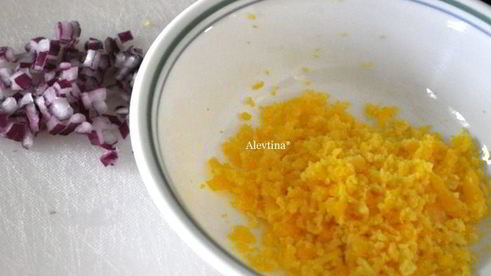 салат с цыпленком и овощами