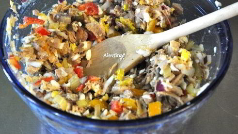 салат с цыпленком и овощами