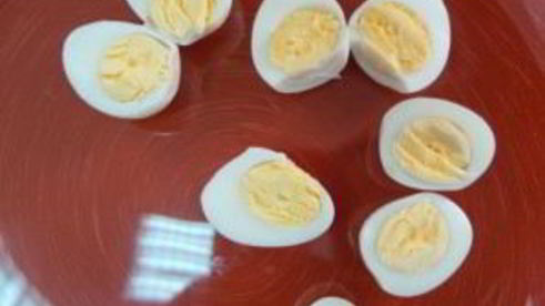 салат с жареной колбасой