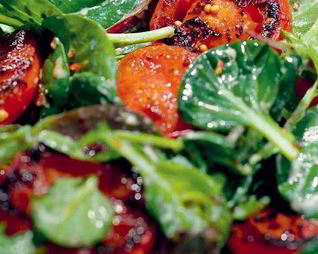 Салат с жареными томатами