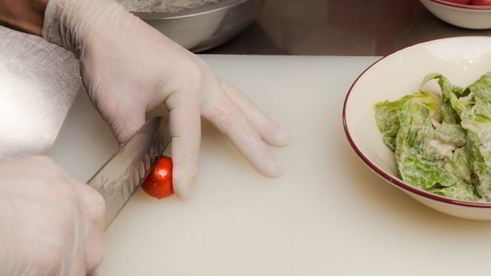 салат цезарь с креветками