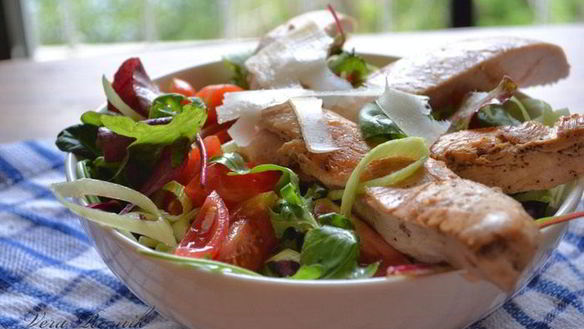 Рецепт Теплый салат с курицей и пармезаном