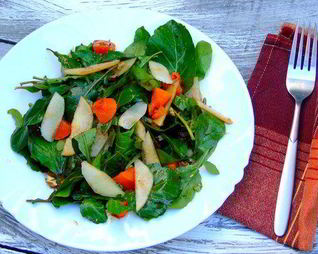 Теплый салат с тыквой и грушей