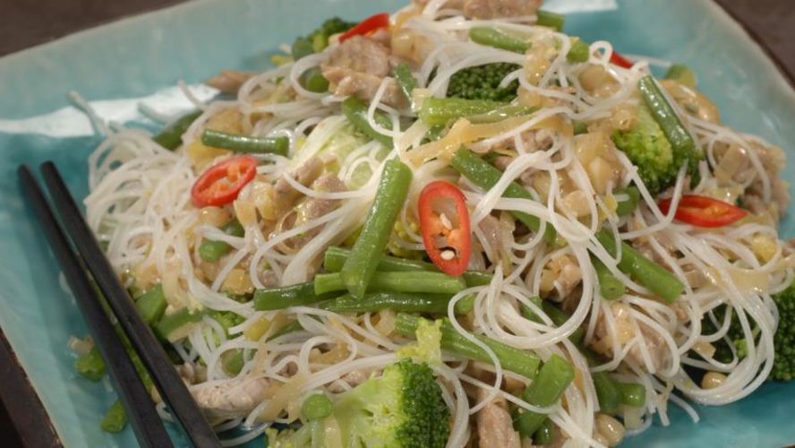 Рецепт теплый салат со свининой