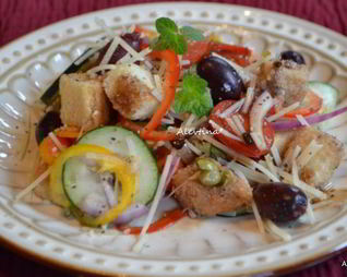 Тосканский салат Панцанелла