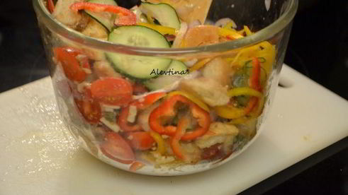 тосканский салат панцанелла