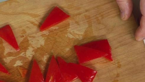 витаминный салат из шпината с козьим сыром