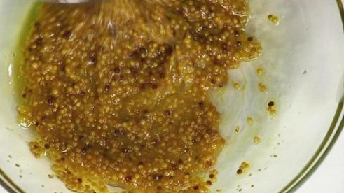 витаминный салат из шпината с козьим сыром