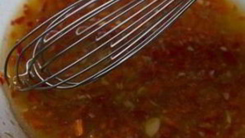 вьетнамский салат с лапшой и креветками