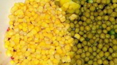 желейный салат с яйцами и овощами