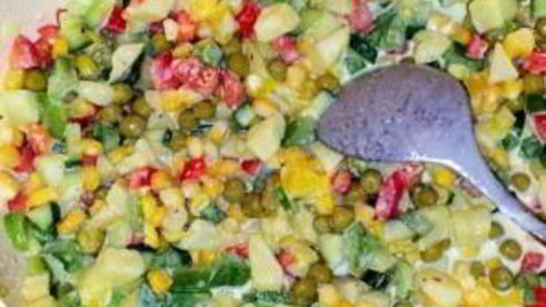 желейный салат с яйцами и овощами