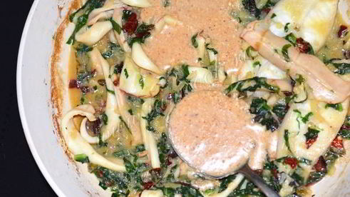 африканский соус со шпинатом с рыбой