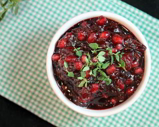 Соус из гранатового сиропа с клюквой