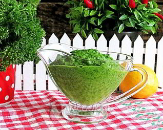 Соус из петрушки, яблока и чеснока