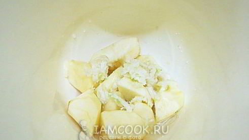 соус из петрушки, яблока и чеснока