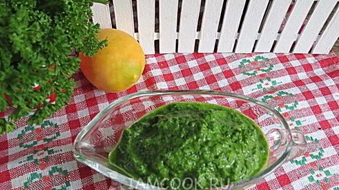 соус из петрушки, яблока и чеснока