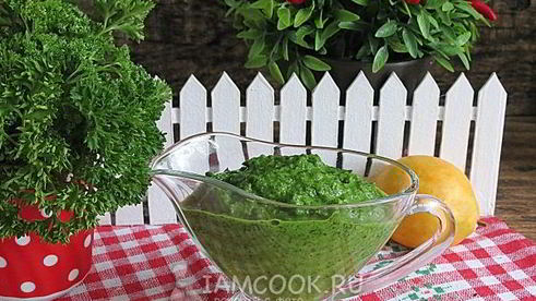 соус из петрушки, яблока и чеснока