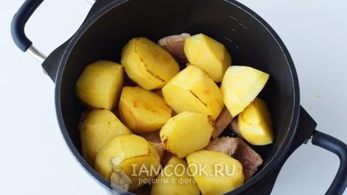 соус с мясом и картошкой