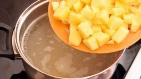 борщ с ботвой