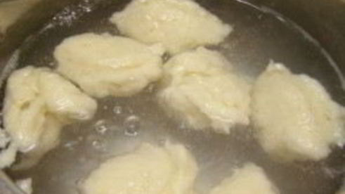 борщ с галушками